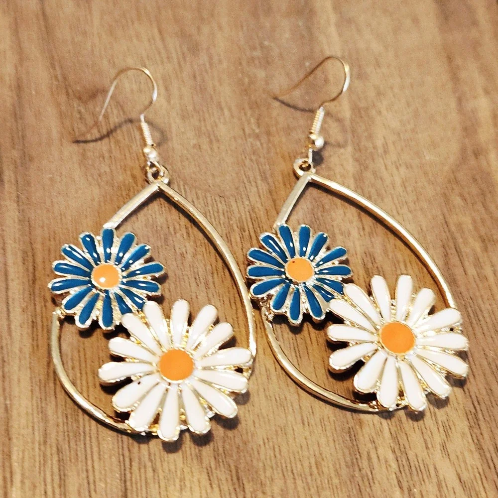 Gold Tone Blue White Enamel Daisy‎ Teardrop Dangle Earrings Floral Fishhook